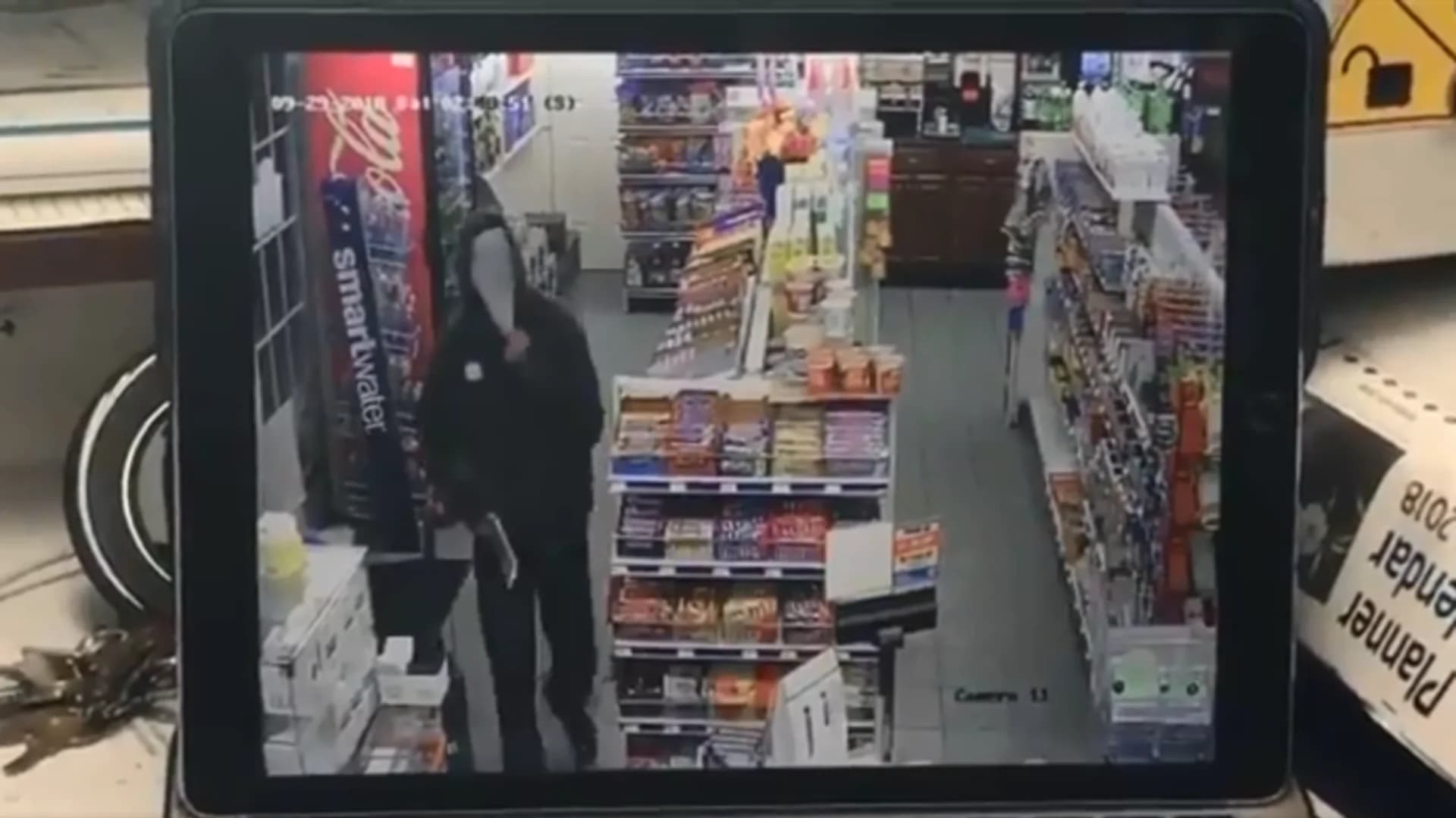Clerk with bat chases off machete-wielding serial robbery suspect
