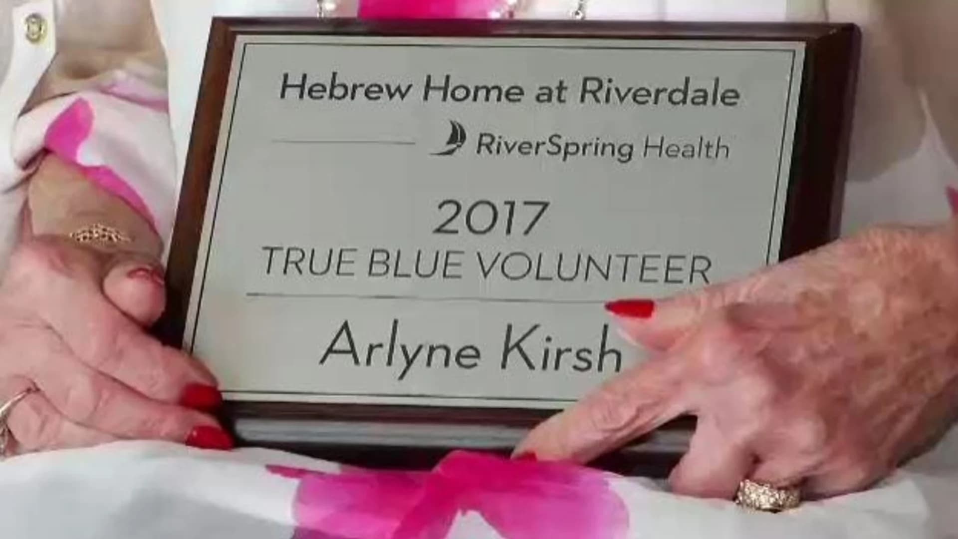 Best of the Bronx: Woman awarded for volunteer service