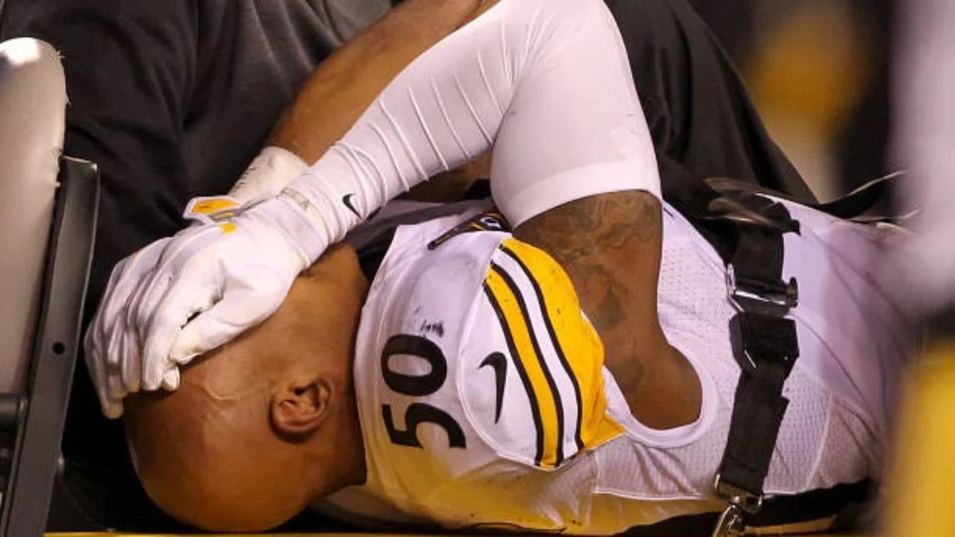 Steelers LB Shazier remains in hospital with back injury