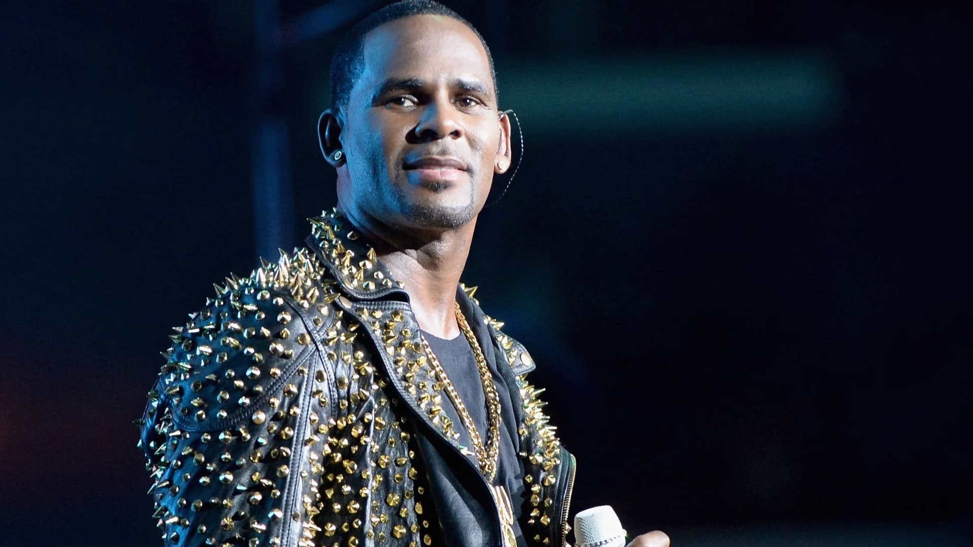 R. Kelly denies sex abuse charges in fiery interview