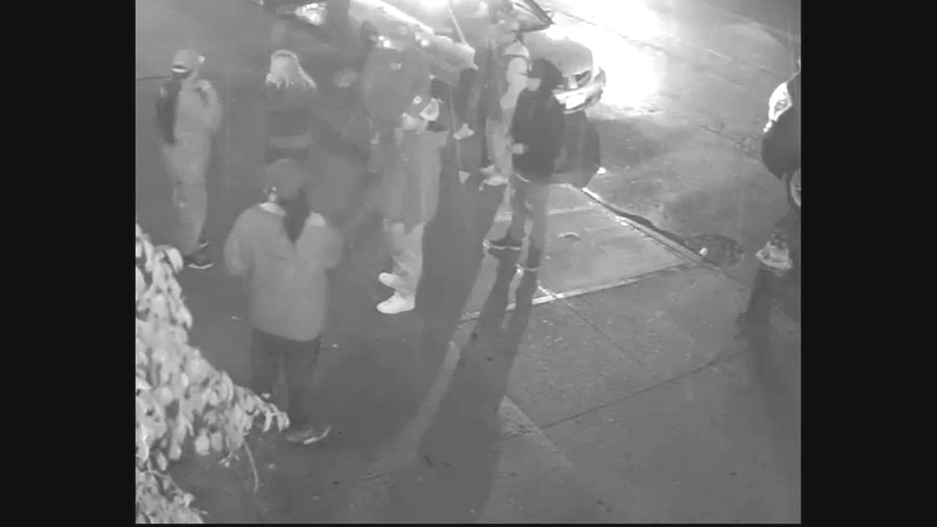 Police search for suspects in Jerome Ave. attempted robbery