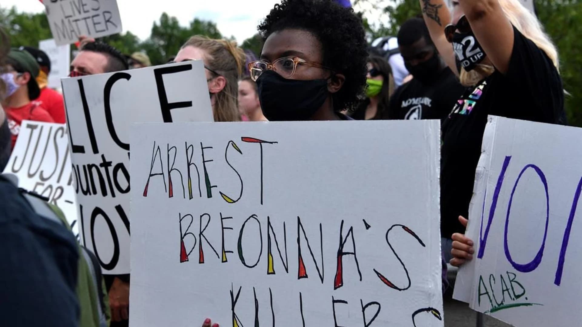 Authorities: 1 fatally shot at Breonna Taylor protest at park in Kentucky
