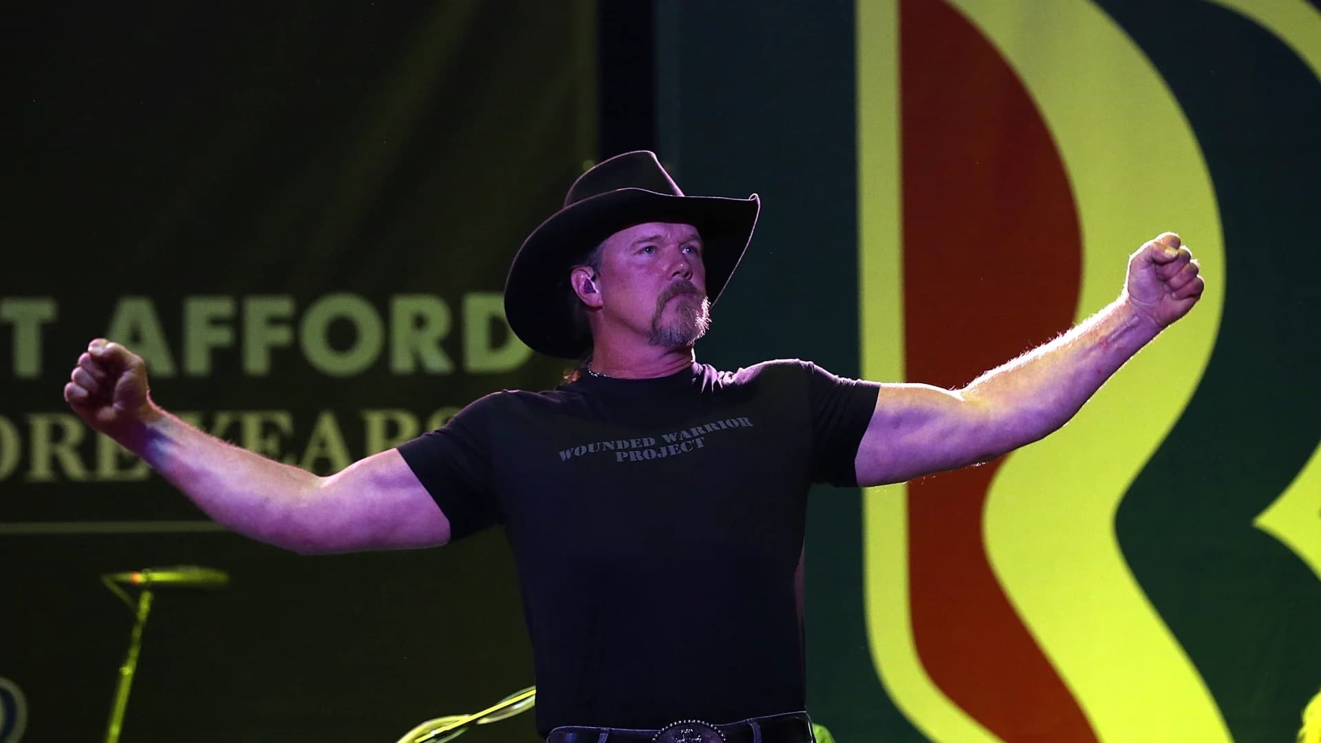 Trace Adkins postpones NYCB Theatre show due to weather
