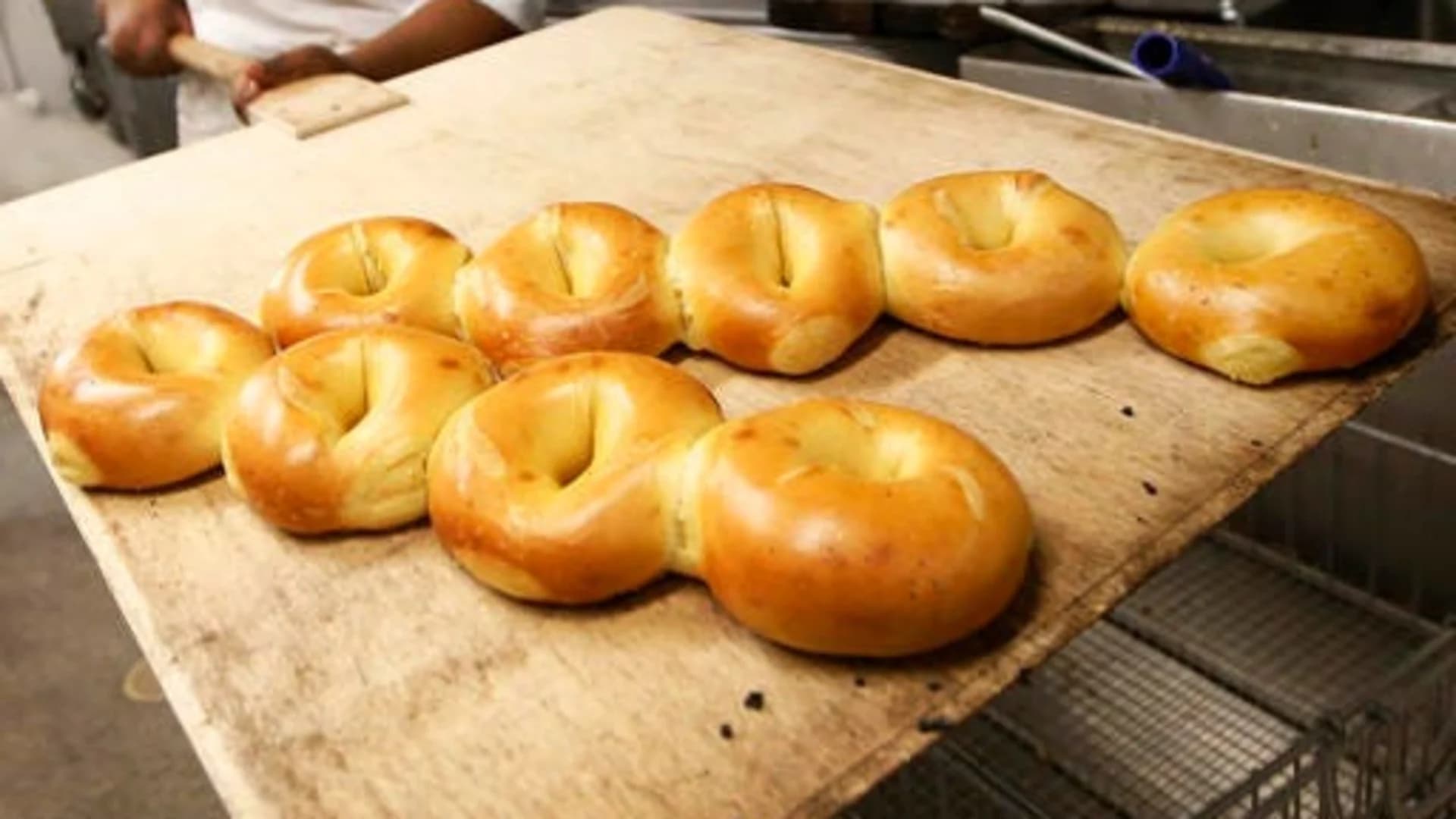 Mayor de Blasio draws ire of bagel aficionados with his order of choice -- whole-wheat, toasted
