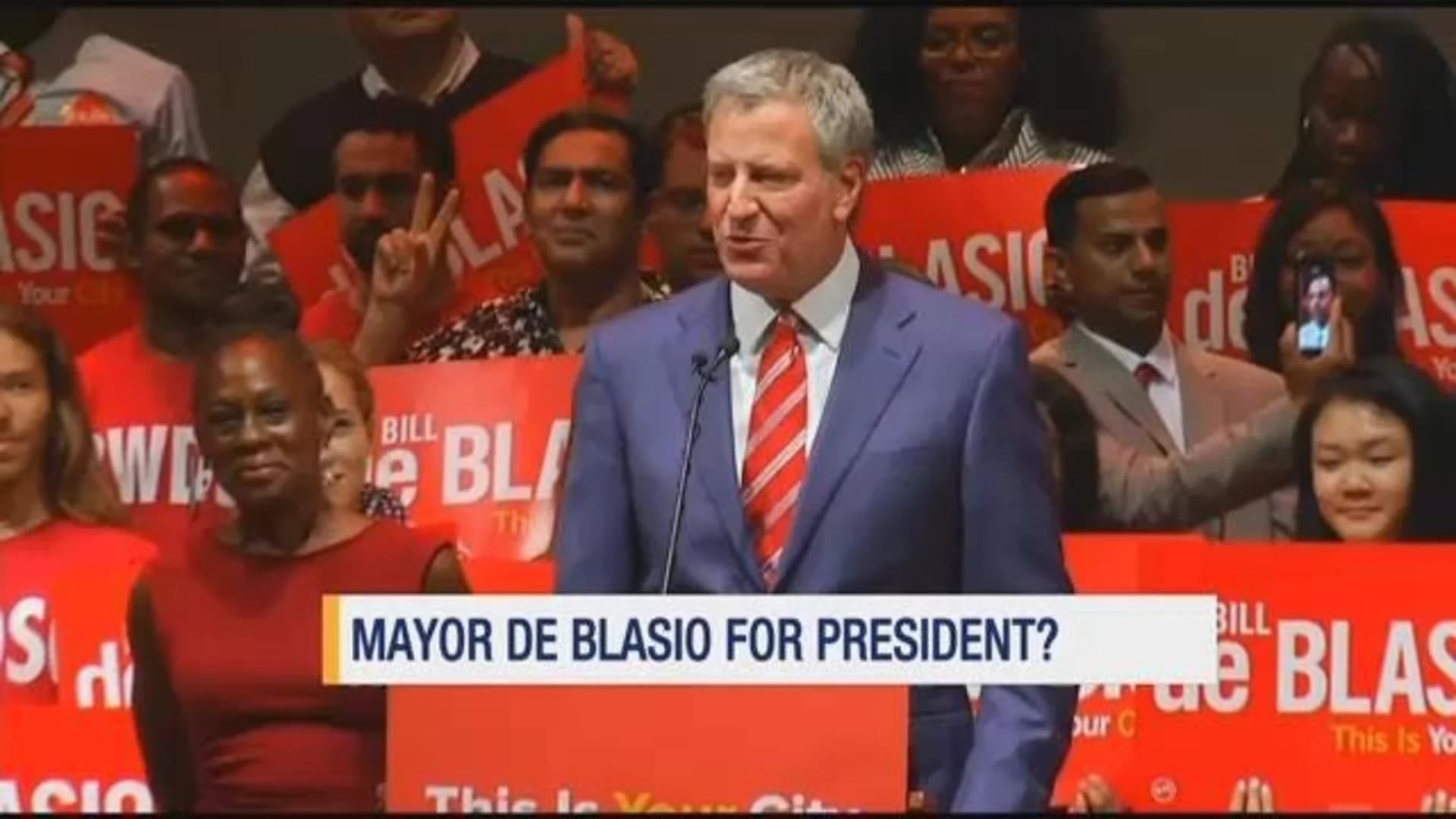 Mayor de Blasio says he'll decide this month on presidential run