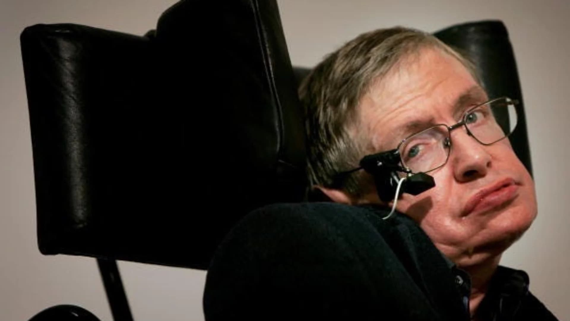 Stephen Hawking, tourist of the universe, dead at 76