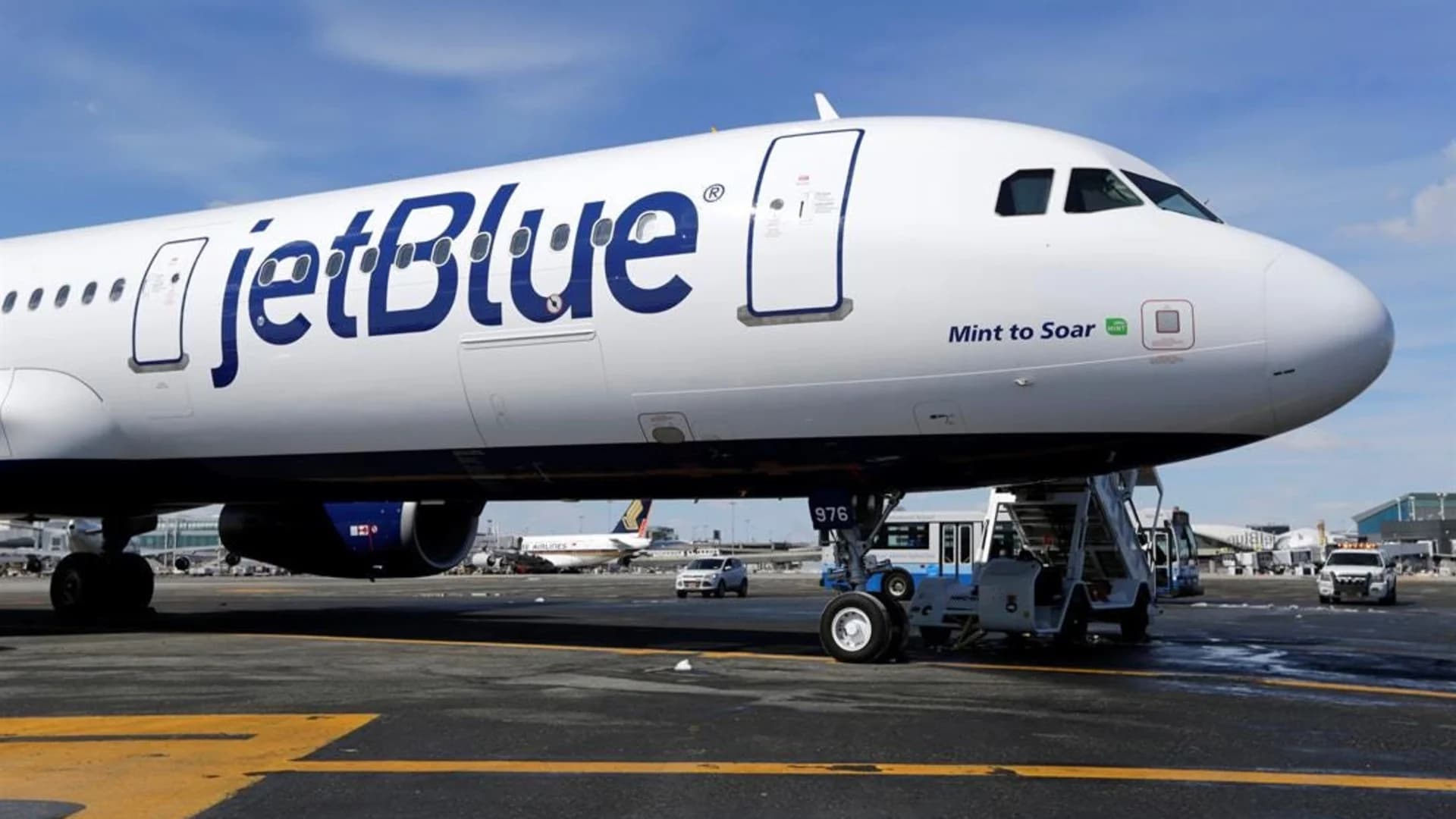 JetBlue experiences outages with reservation system worldwide