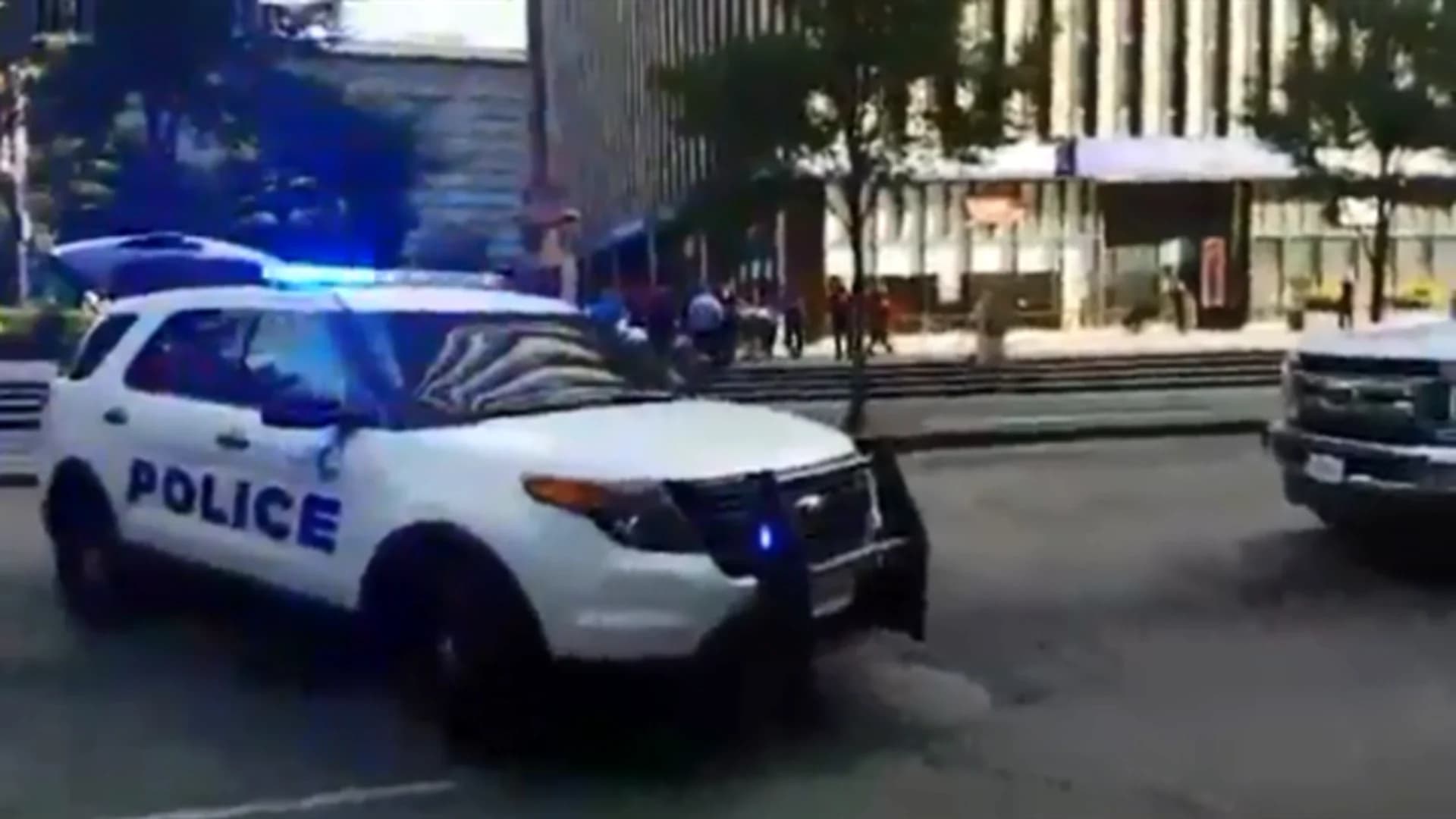 4 dead, including gunman, in Cincinnati bank shooting