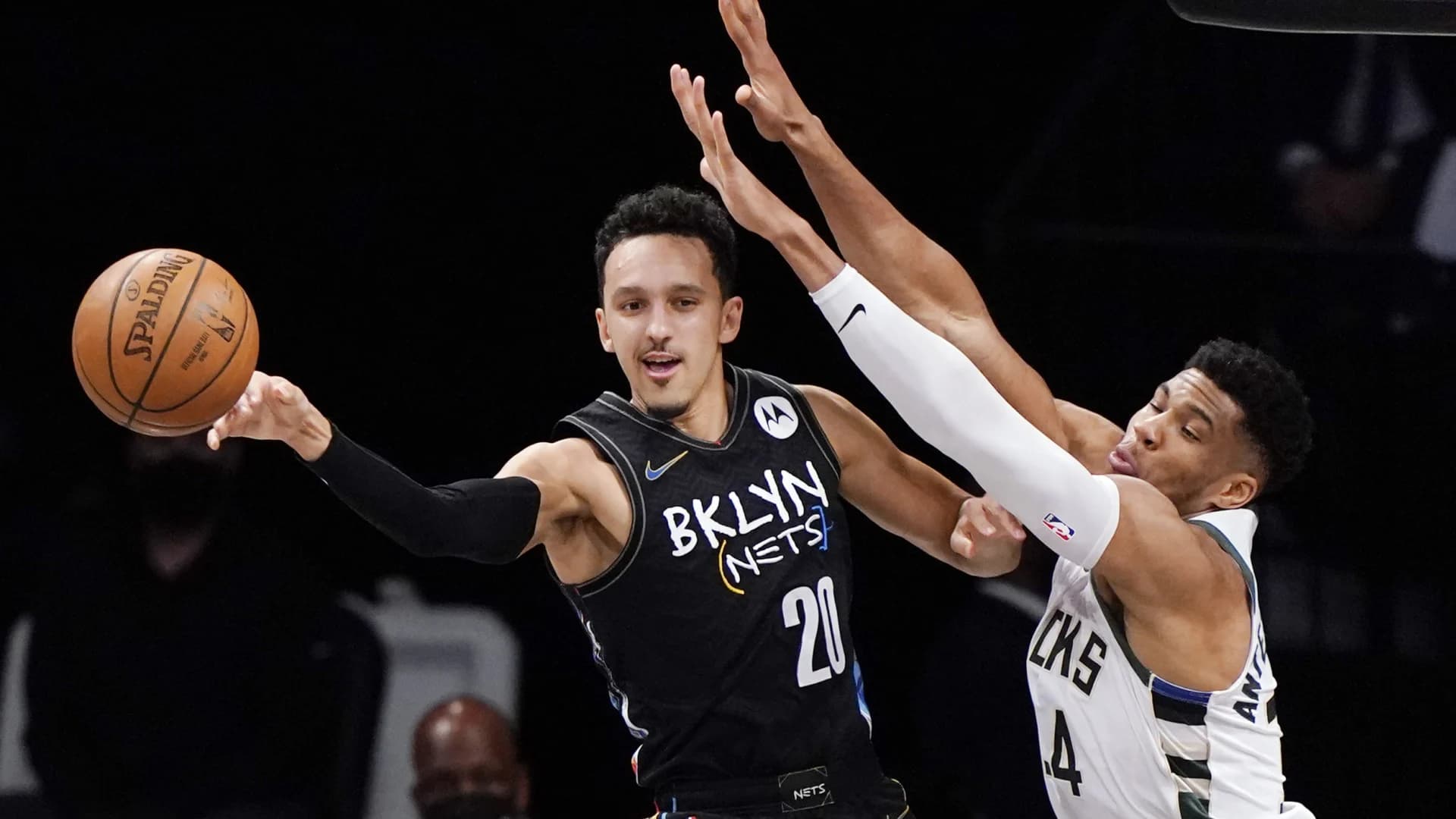 Nets send Landry Shamet to Suns for Jevon Carter and rights to Day’Ron Sharpe