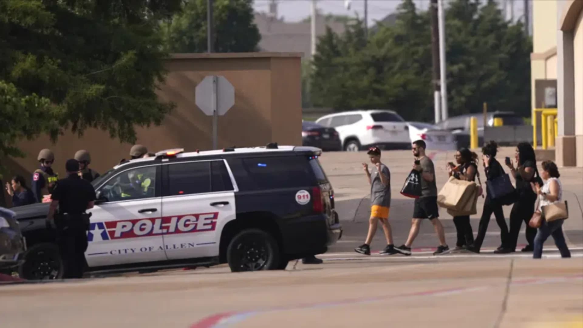 Police: 9 dead in Texas mall shooting