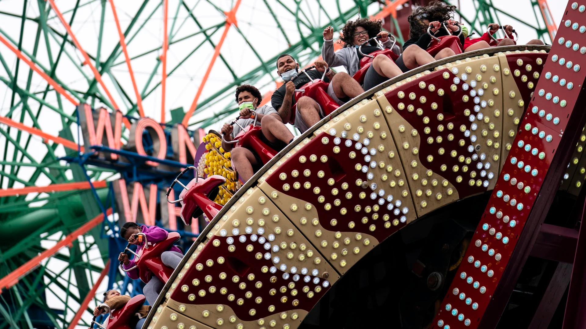 Luna Park to extend weekend hours starting Friday