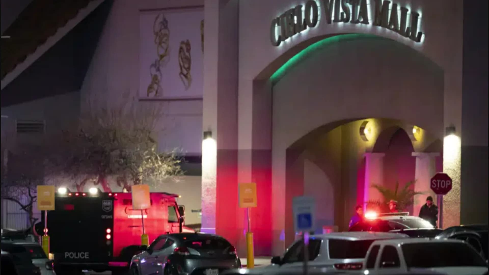 1 killed, 3 hurt in shooting at El Paso, Texas shopping mall