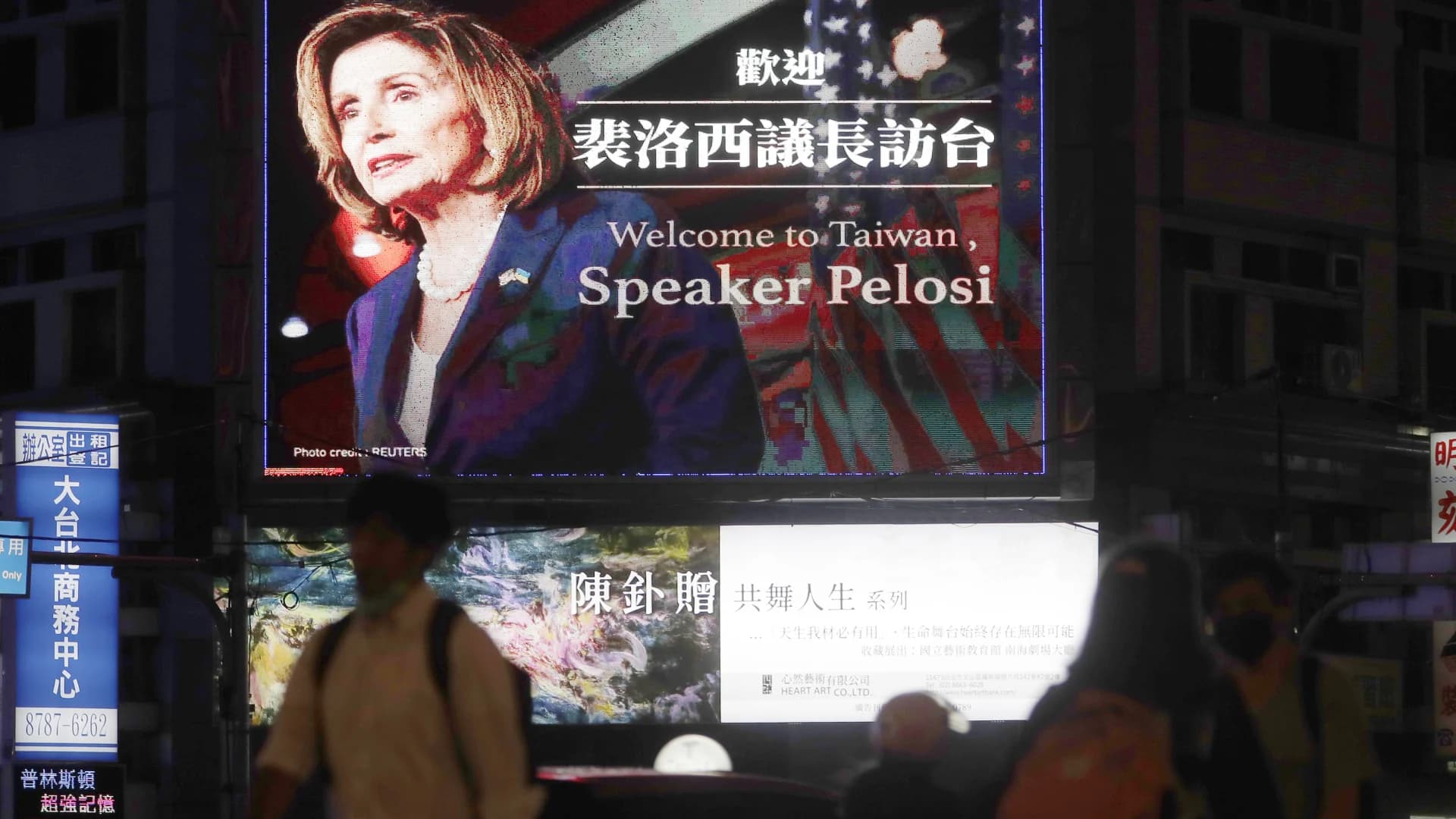 US House Speaker Pelosi arrives in Taiwan, defying Beijing