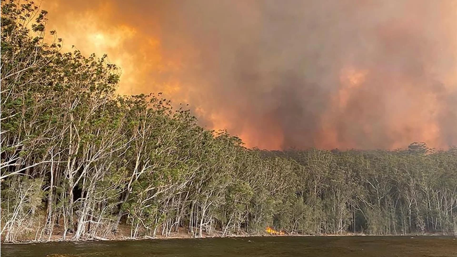 'Not safe to move': Wildfire threats intensify in Australia