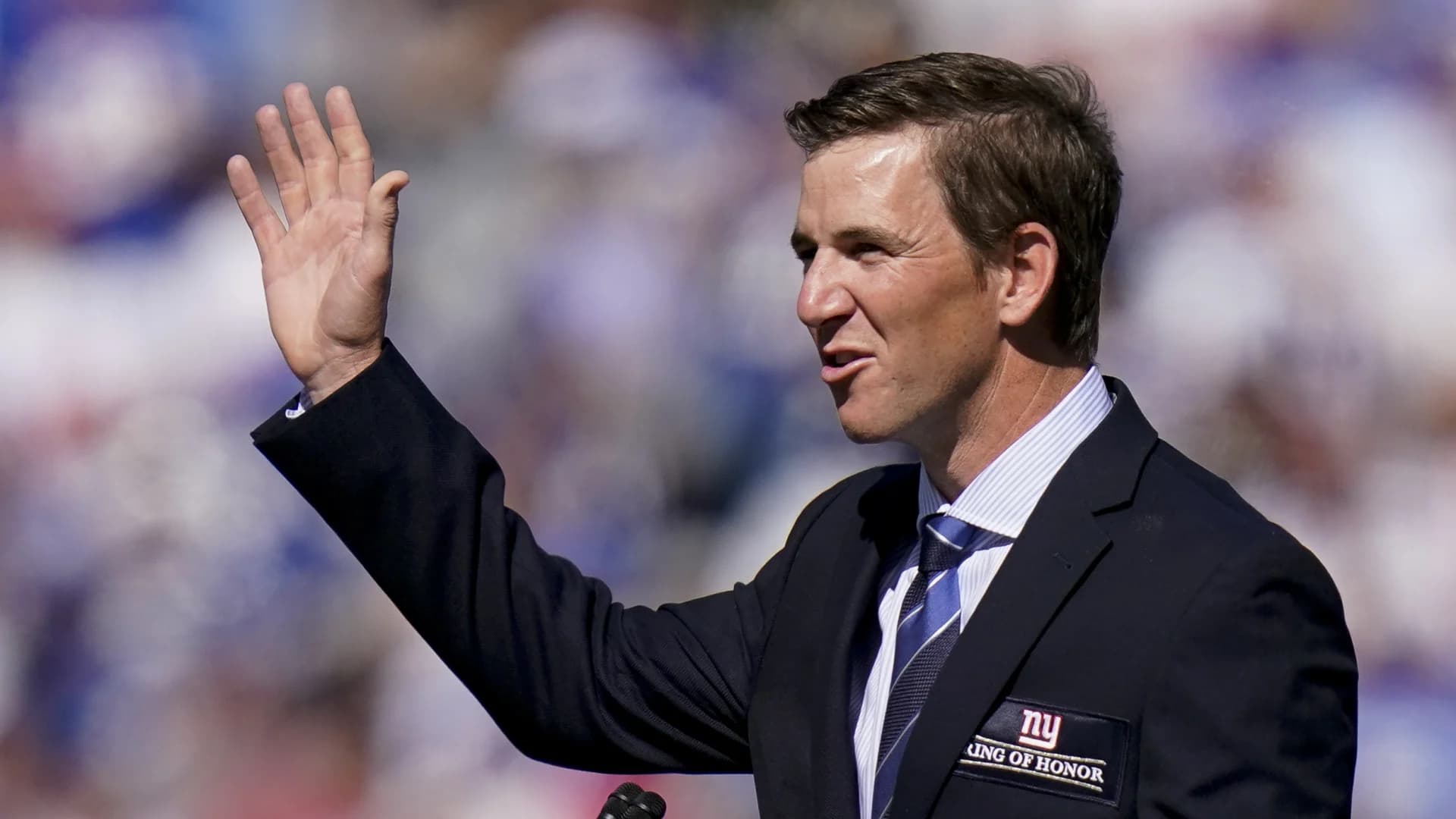 'Once a Giant, always a Giant.' Eli Manning's No. 10 retired at MetLife Stadium