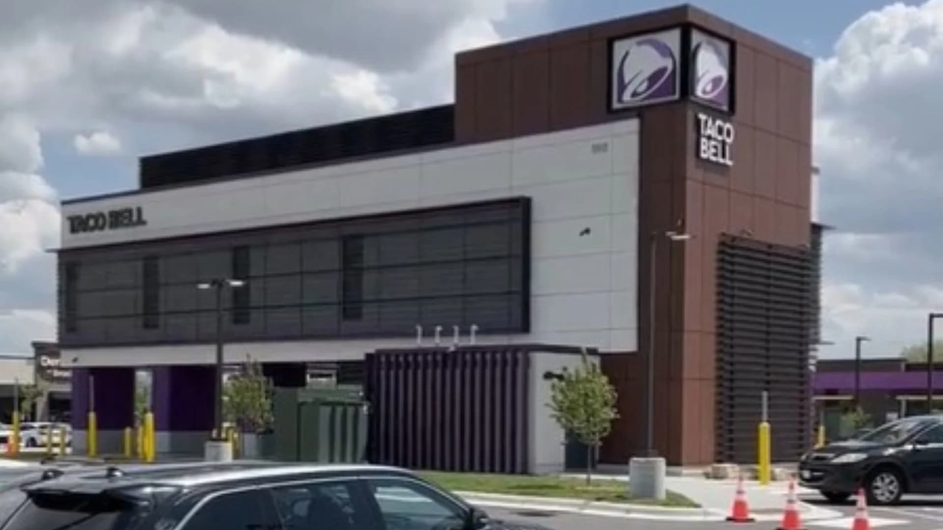 What’s Hot: Taco Bell unveils drive-thru of the future
