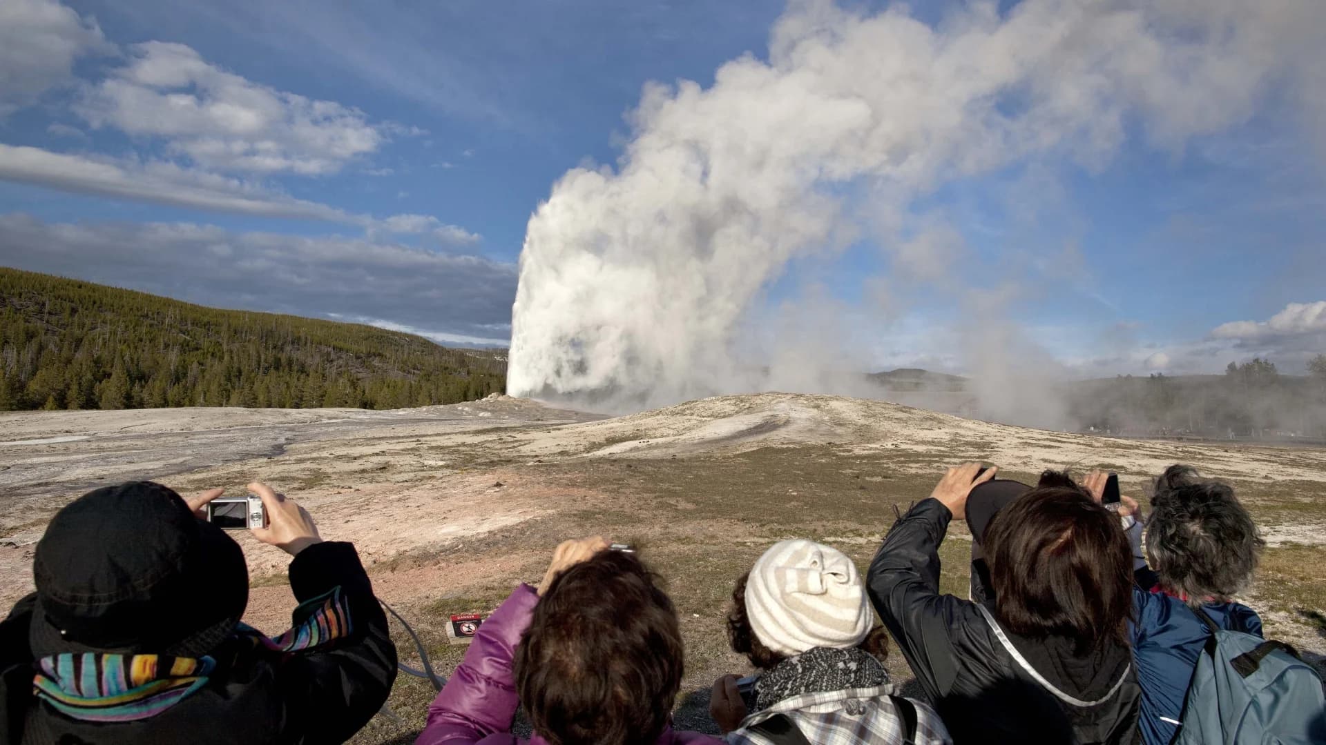 3 virtual ways to explore Yellowstone National Park from your home